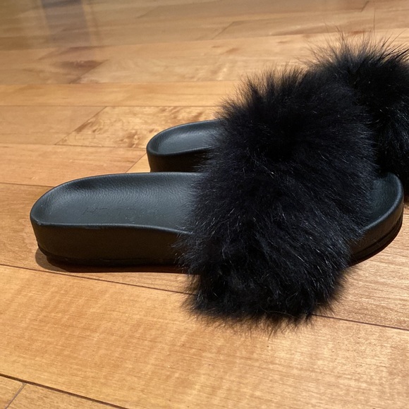 Fur slides - Picture 3 of 5